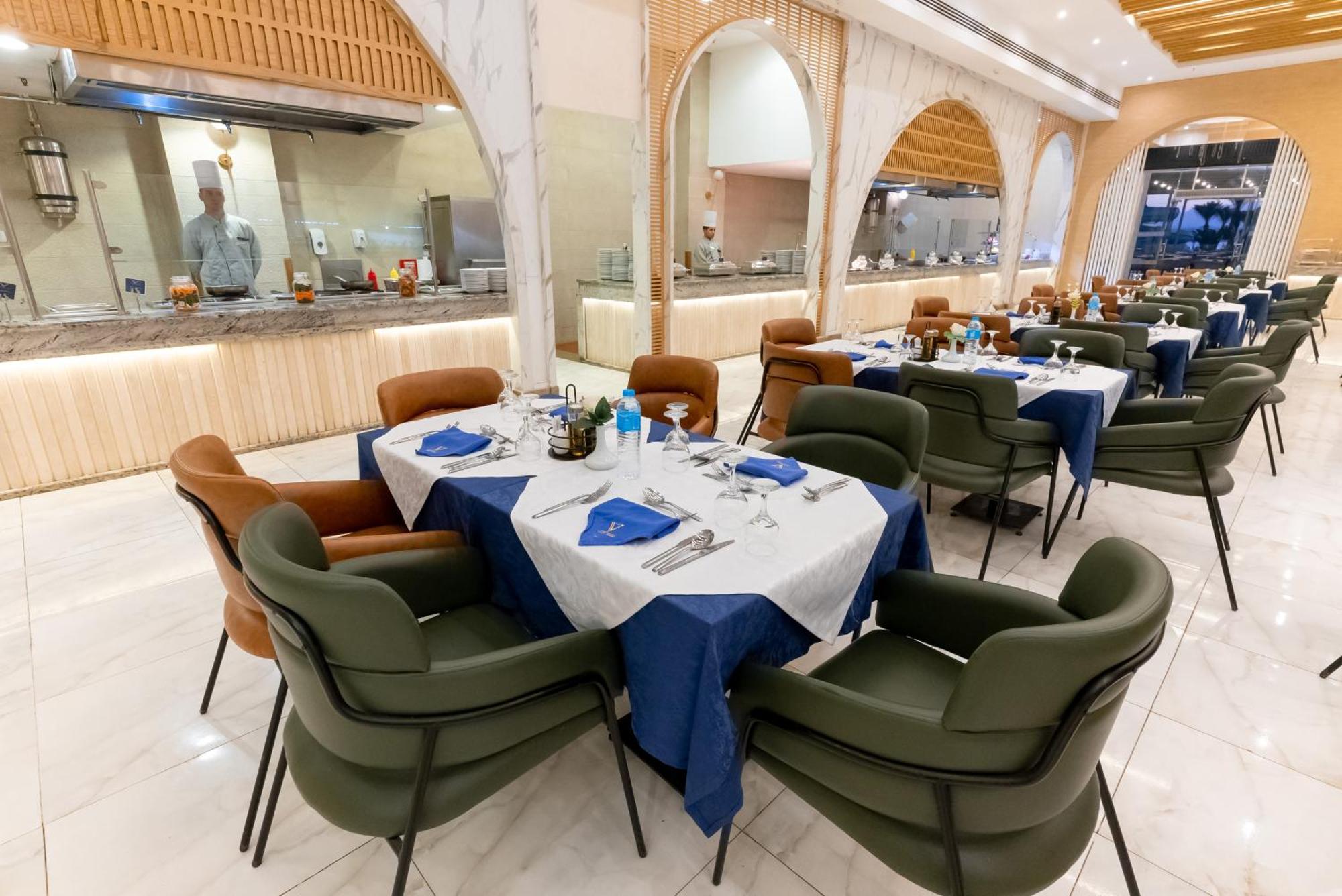 The V Luxury Resort Sahl Hasheesh Hurghada Exterior photo The restaurant