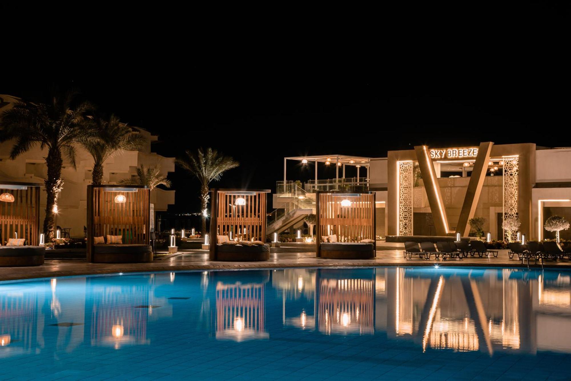 The V Luxury Resort Sahl Hasheesh Hurghada Exterior photo The resort at night