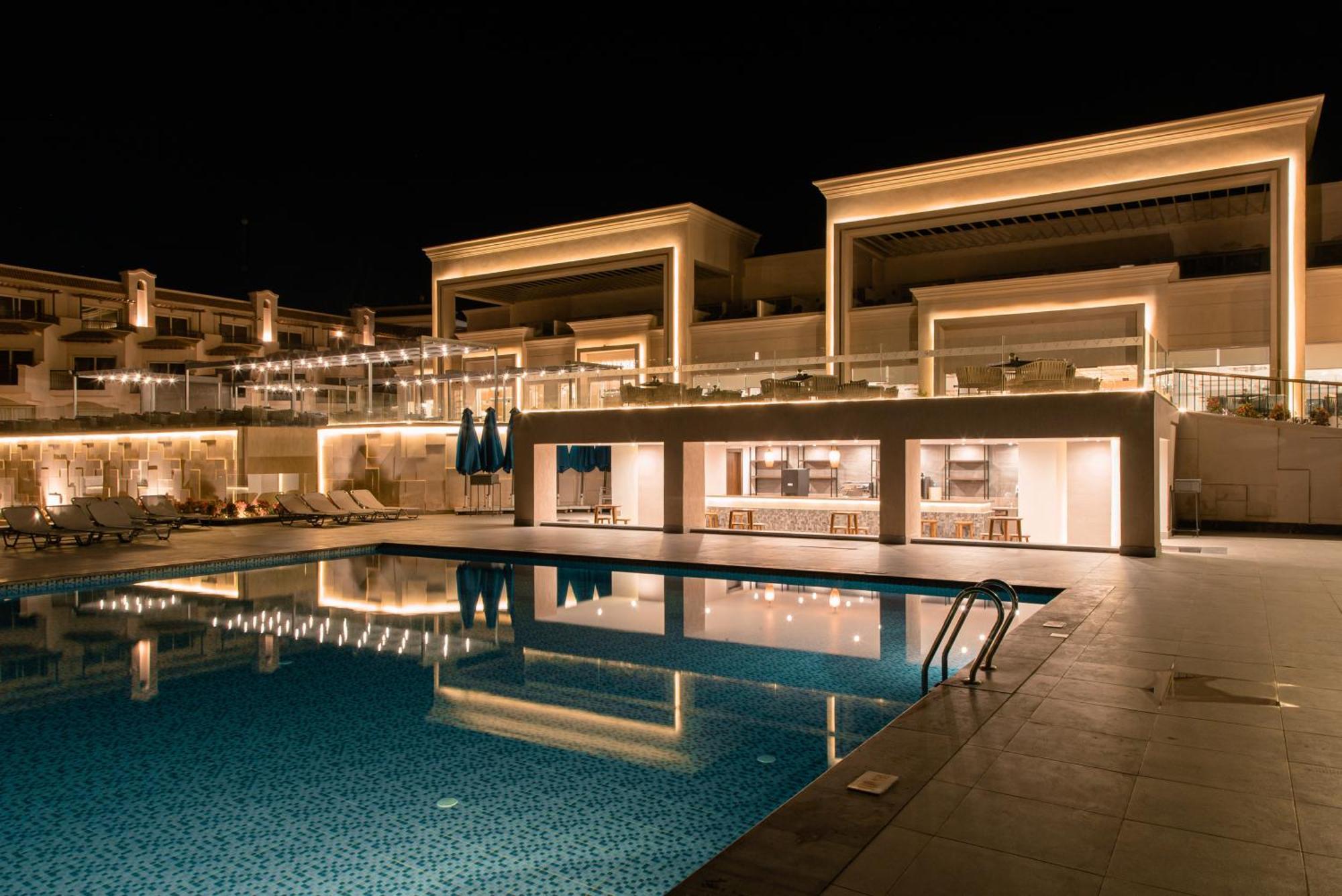 The V Luxury Resort Sahl Hasheesh Hurghada Exterior photo The resort at night