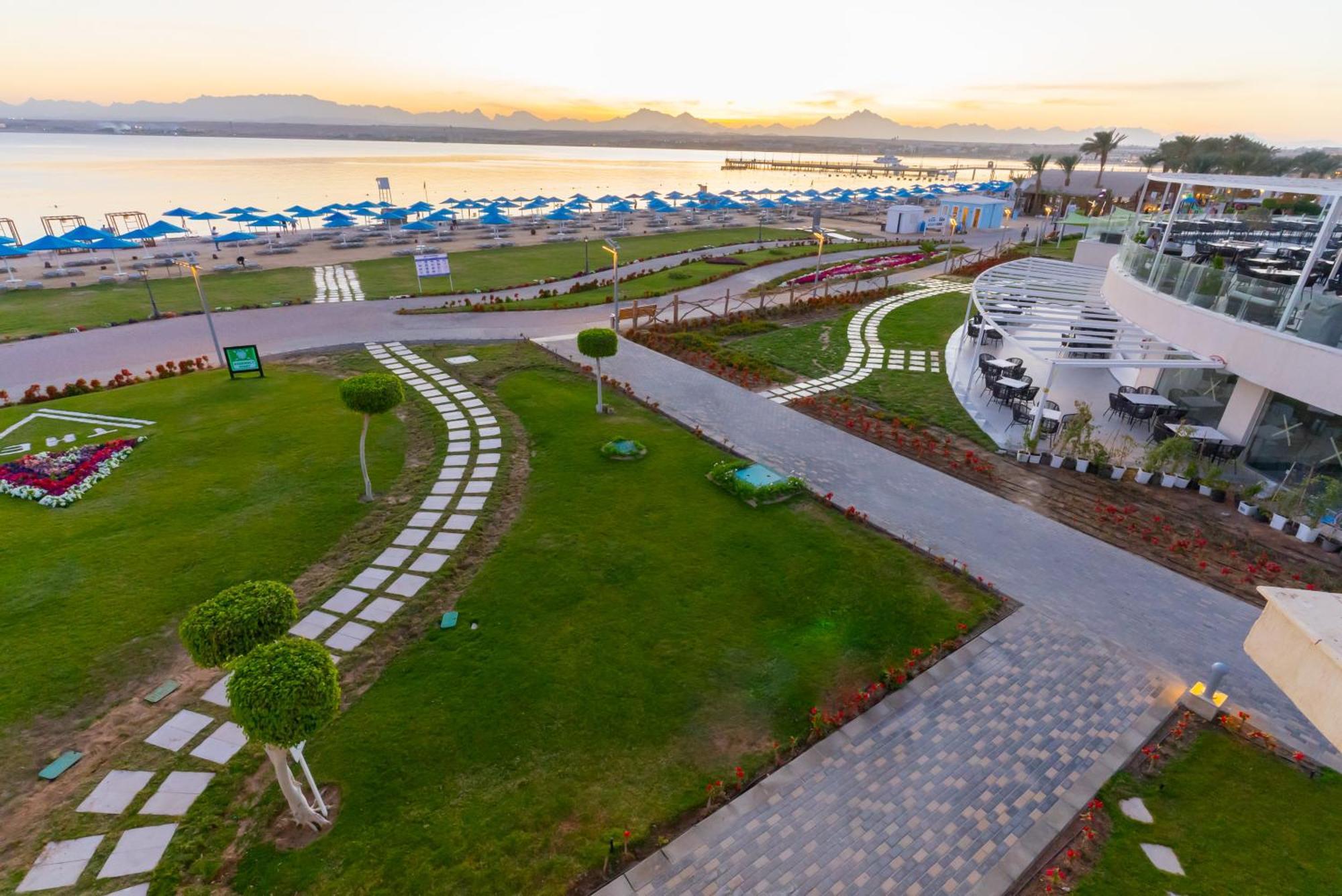 The V Luxury Resort Sahl Hasheesh Hurghada Exterior photo The resort's beach