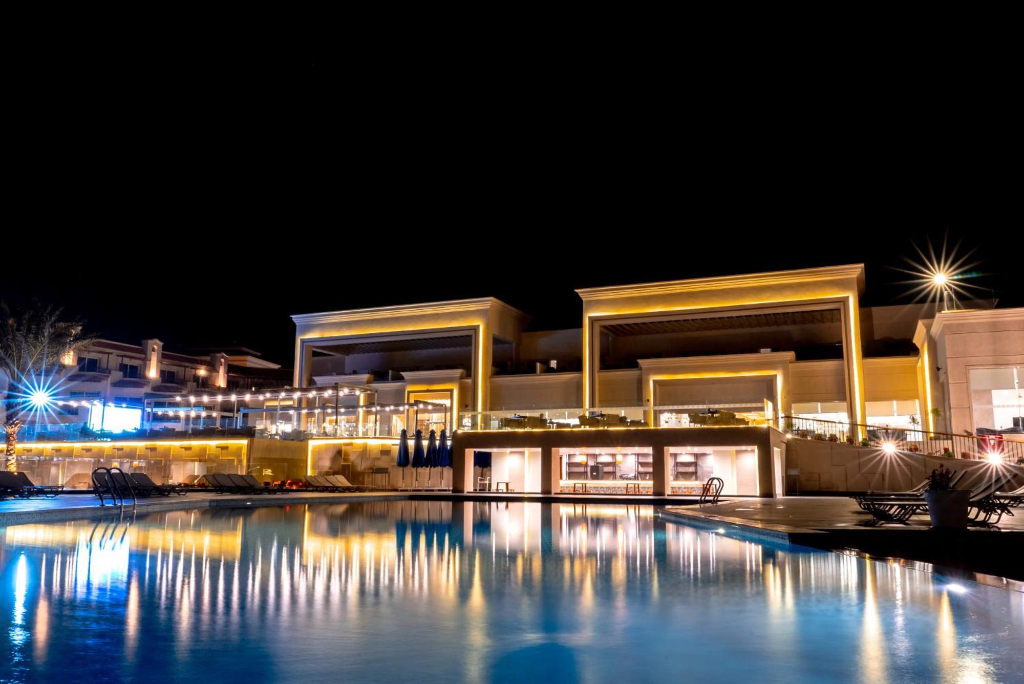 The V Luxury Resort Sahl Hasheesh Hurghada Exterior photo The resort at night