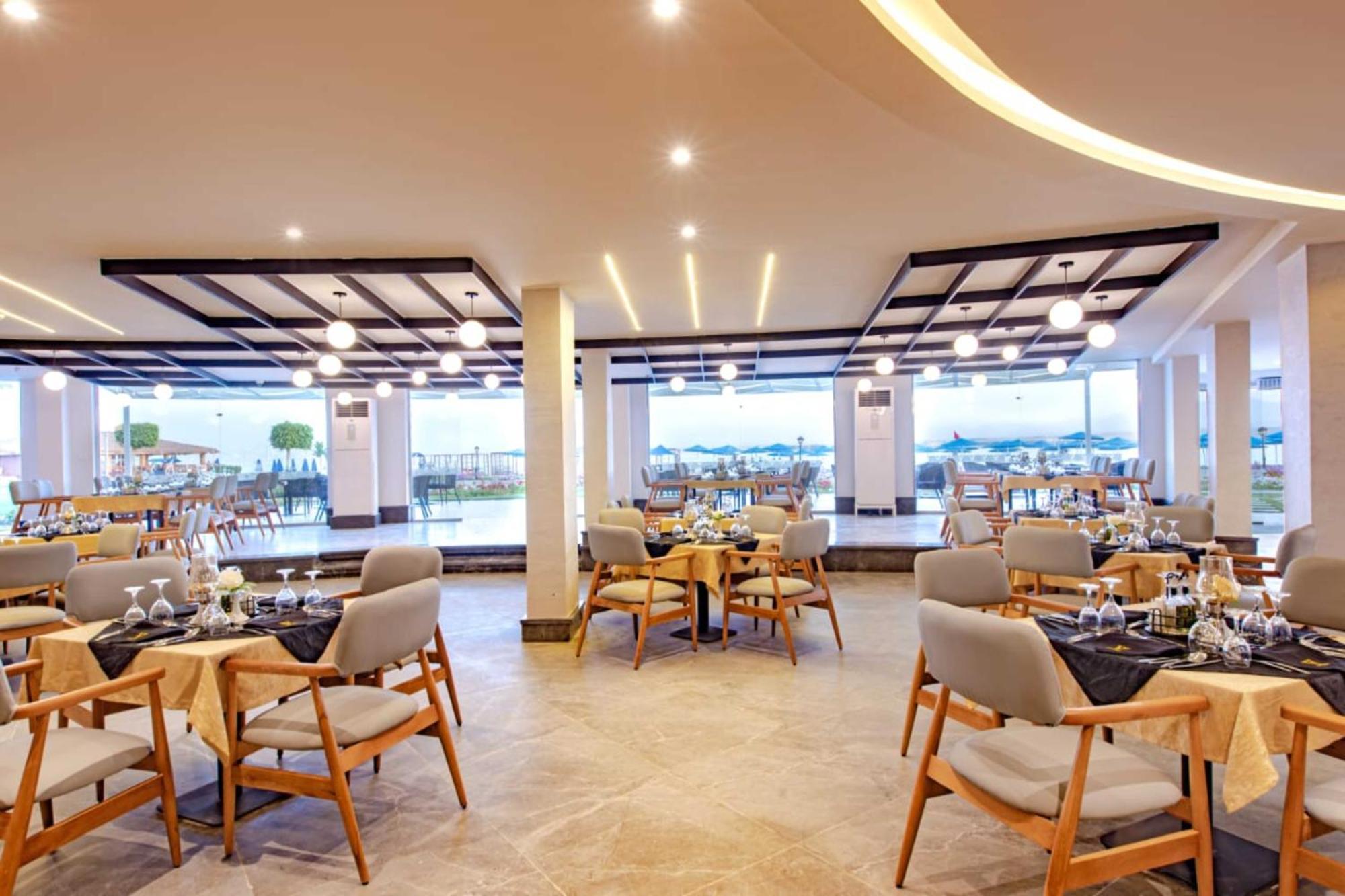 The V Luxury Resort Sahl Hasheesh Hurghada Exterior photo Restaurant
