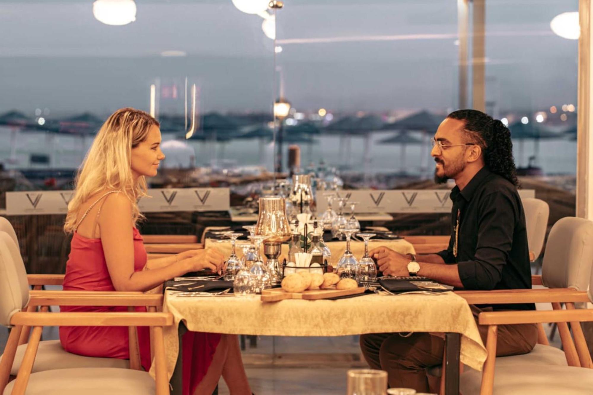 The V Luxury Resort Sahl Hasheesh Hurghada Exterior photo A couple dining at the restaurant