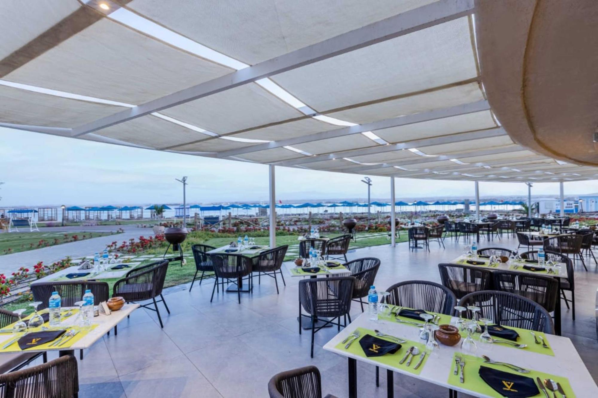 The V Luxury Resort Sahl Hasheesh Hurghada Exterior photo The restaurant