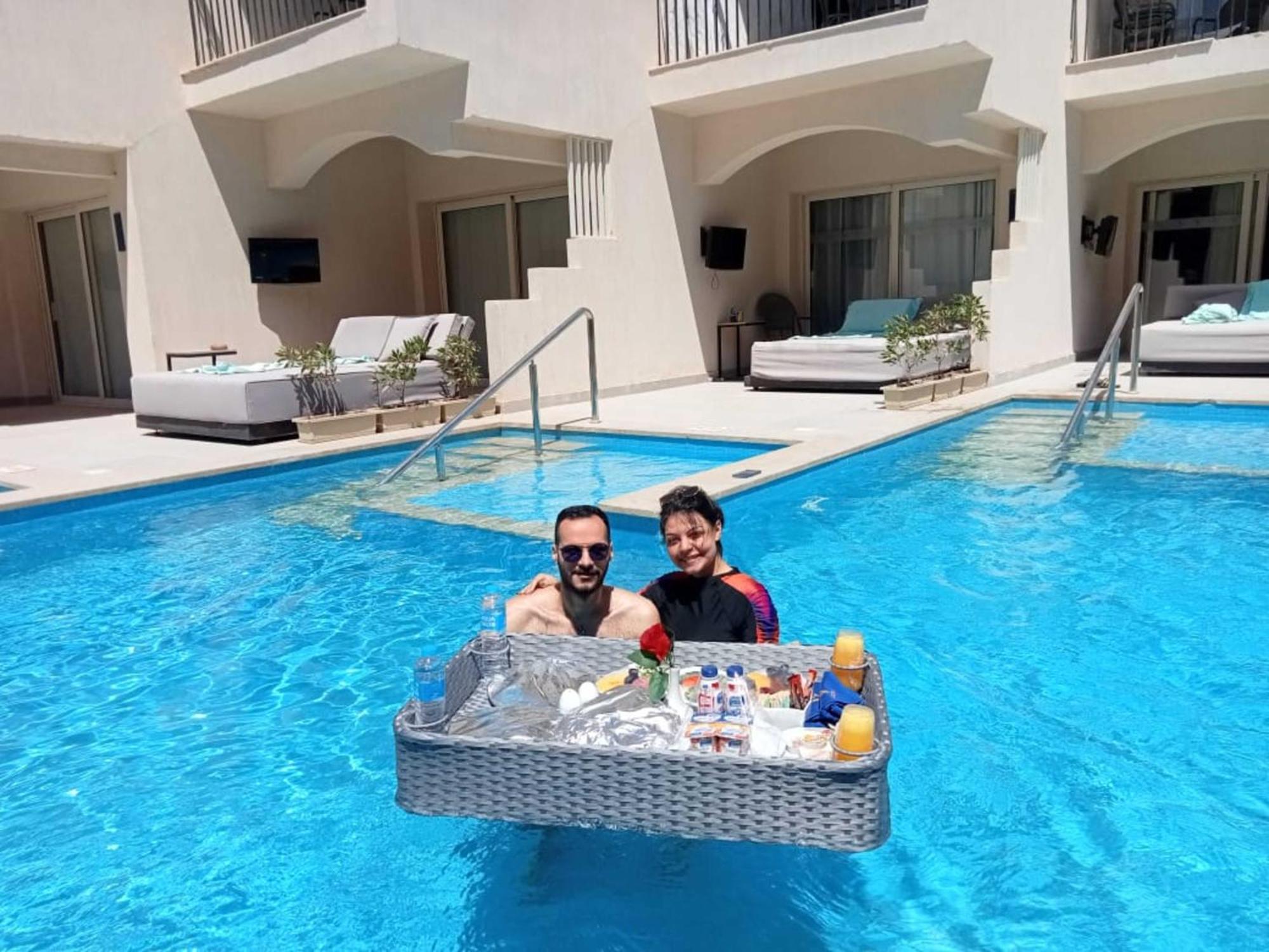 The V Luxury Resort Sahl Hasheesh Hurghada Exterior photo Floating pool service at a resort